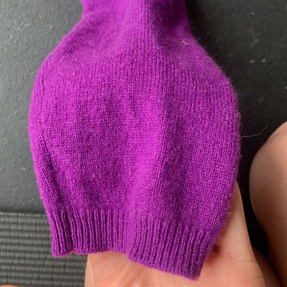 Purple cashmere sweater with v neck - Picture 3 of 4